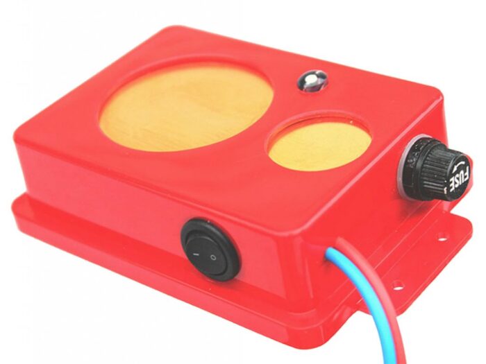 Ultrazvukový plašič do auta na kuny, myši a potkany DRAGON ULTRASONIC A100 • Kliešť.sk