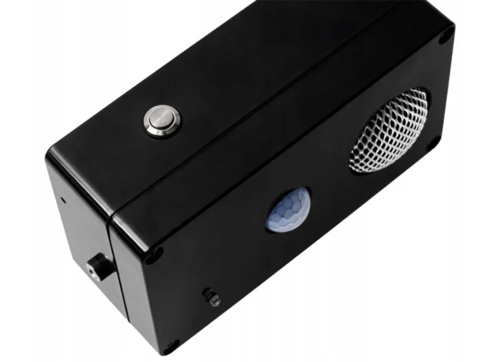 Vodotesný, ultrazvukový plašič kún, líšok a ďalšej zveri DRAGON ULTRASONIC AC900
