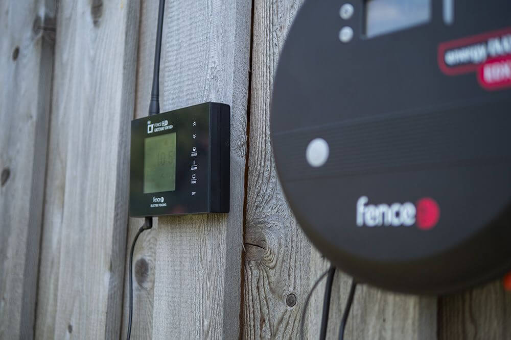 mi001-1578 • Kliešť.sk Univerzálna monitorovacia sada elektrického ohradníka – WiFi Gateway – Monitor MX10 – monitorovanie v aplikácii • Kliešť.sk