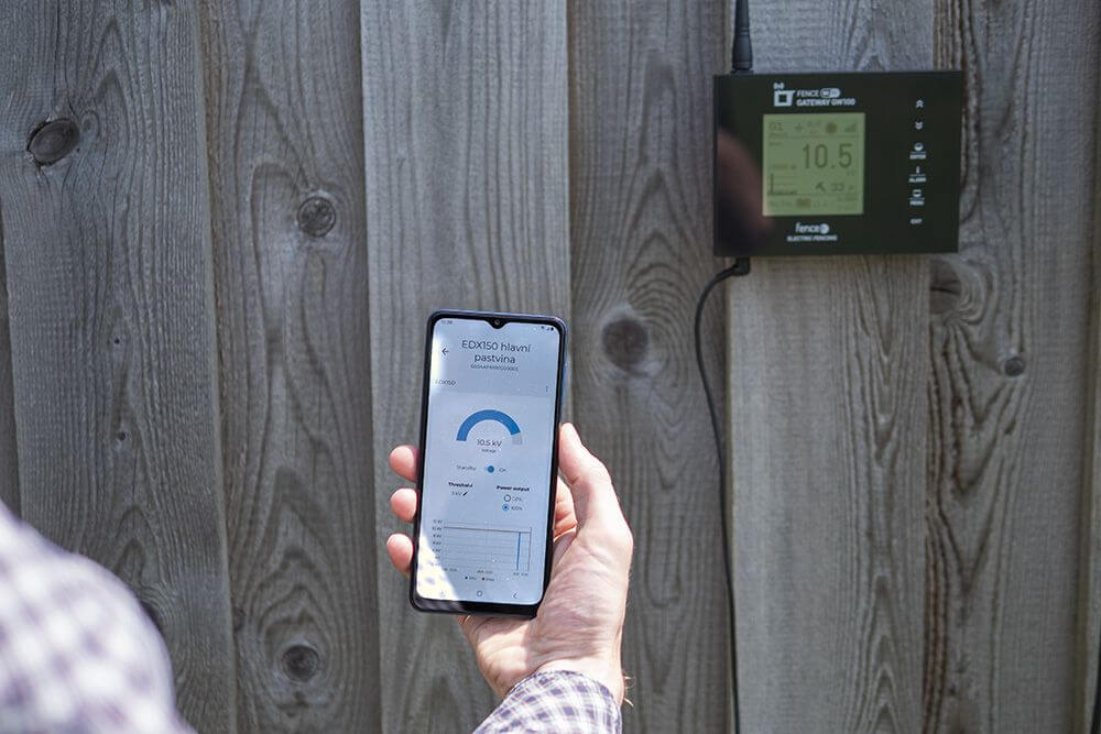 mi001-1579 • Kliešť.sk Univerzálna monitorovacia sada elektrického ohradníka – WiFi Gateway – Monitor MX10 – monitorovanie v aplikácii • Kliešť.sk
